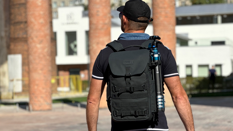 Tenba Axis LT - фоторюкзак с двумя боковыми доступами