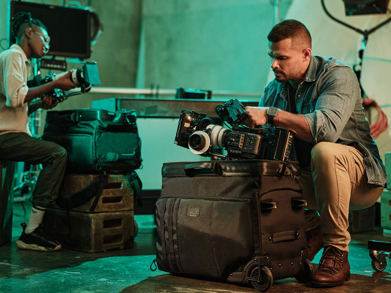 Tenba Cineluxe v2 - выбор профессиональных видеооператоров и кинематографистов.