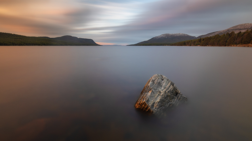 А в этом кадре двойной эффект. ND1000 и выдержка 246 секунд сделали воду идеально ровной и «сдвинули» облака на небе