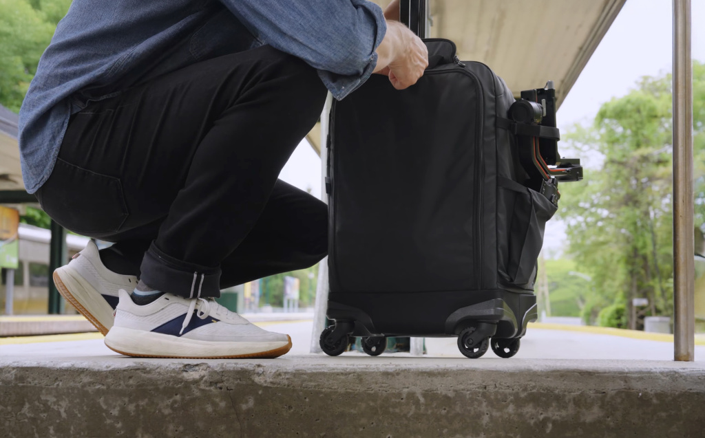 Чемодан-рюкзак Tenba Axis Spinner