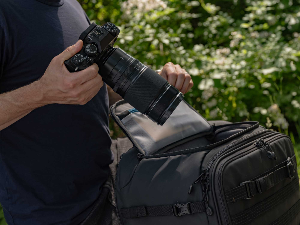 Axis Spinner Верхний доступ позволяет моментально достать камеру 